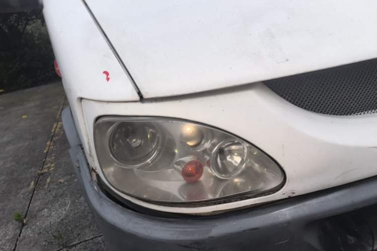 Used Iveco Turin 2009 2.8T-V39 Basic High-Roof Version Right Front Headlight