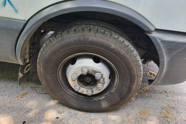 Used Iveco Turin 2009 2.5T-A32 Base Version Right Front Wheel Hub