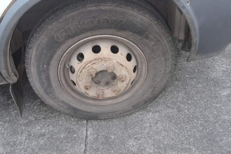 Used Iveco Turin 2009 2.8T-V39 Basic High-Roof Version Right Front Wheel Hub