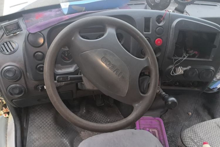 Used Iveco Turin 2009 2.8T-V39 Basic High-Roof Version Steering Wheel