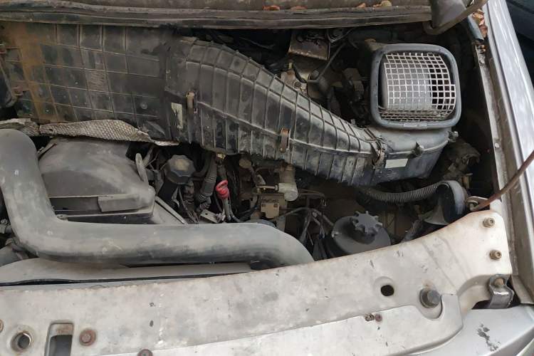 Used Iveco Turin 2009 2.5T-A32 Base Version Engine Bay Left
