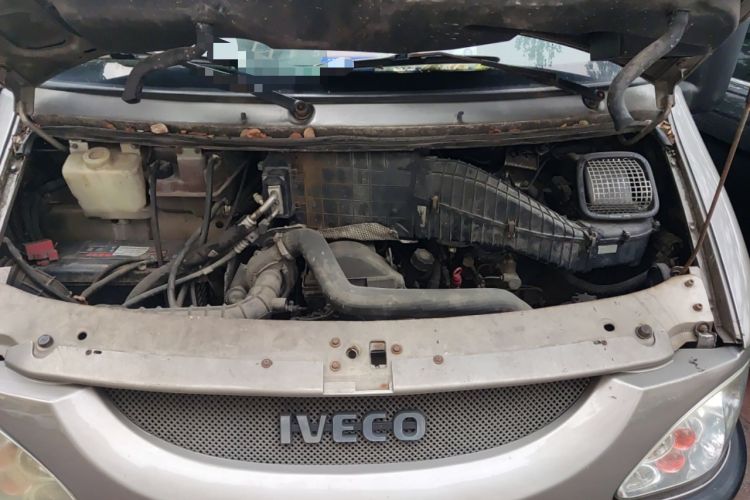 Used Iveco Turin 2009 2.5T-A32 Base Version Engine Bay