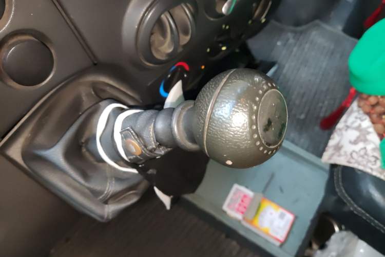 Used Iveco Turin 2009 2.5T-A32 Base Version Gear Lever