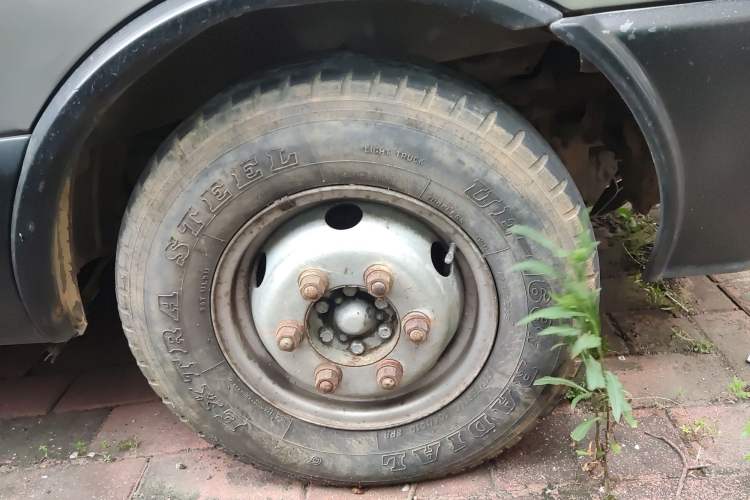 Used Iveco Turin 2009 2.5T-A32 Base Version Right Front Wheel Hub