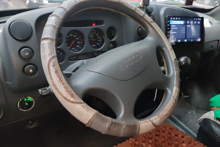 Used Iveco Turin 2009 2.5T-A32 Base Version Steering Wheel