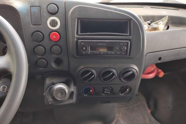 Used Iveco Turin 2009 2.8T-V42 Base Version Audio And AC Panel