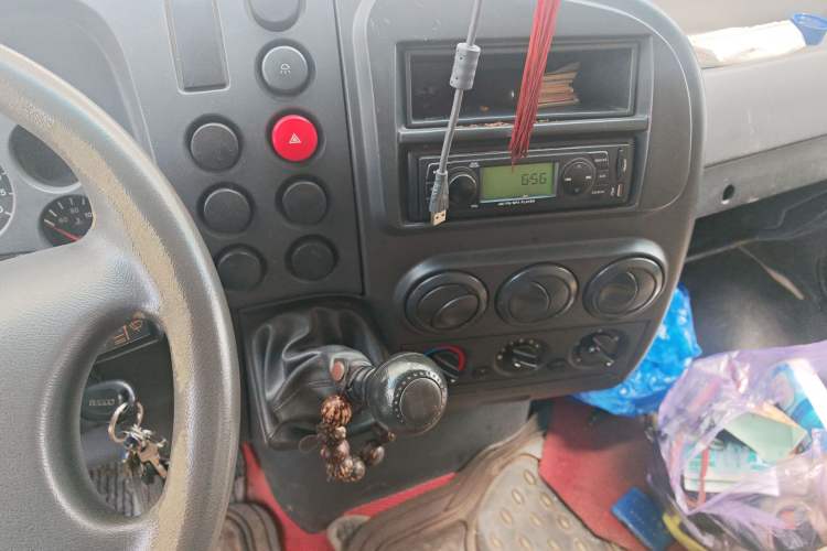Used Iveco Turin 2009 2.5T-A32 Base Version Audio And AC Panel