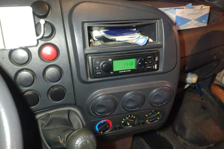Used Iveco Turin 2009 2.5T-A32 Base Version Audio And AC Panel