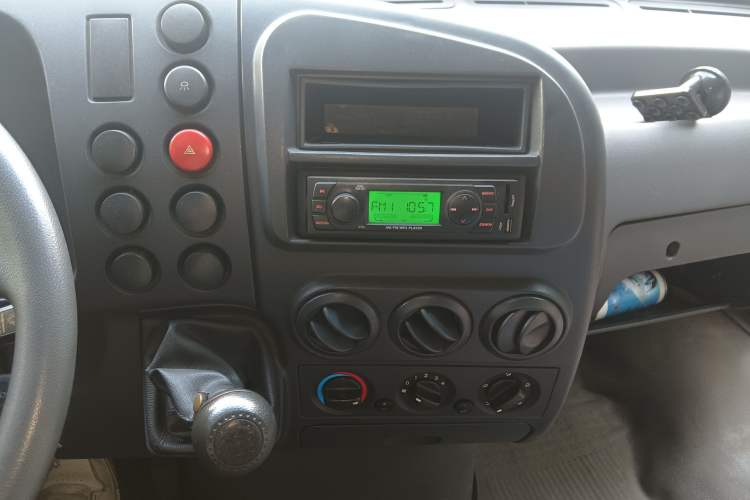 Used Iveco Turin 2009 2.5T-A32 Base Version Audio And AC Panel
