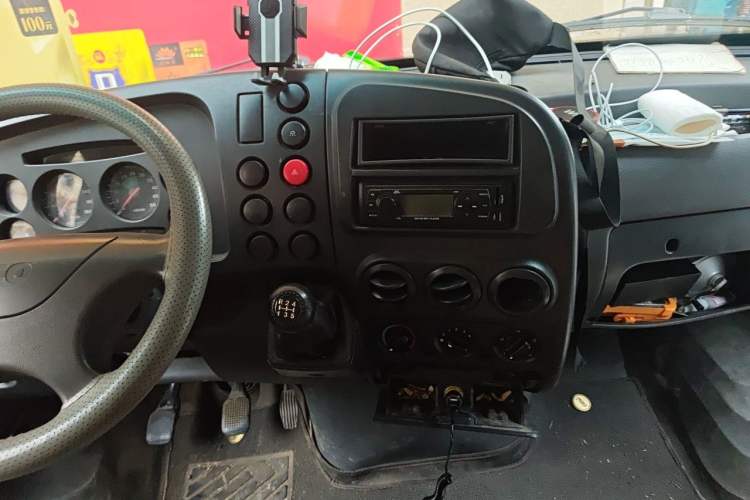 Used Iveco Turin 2009 2.5T-A32 Base Version Audio And AC Panel