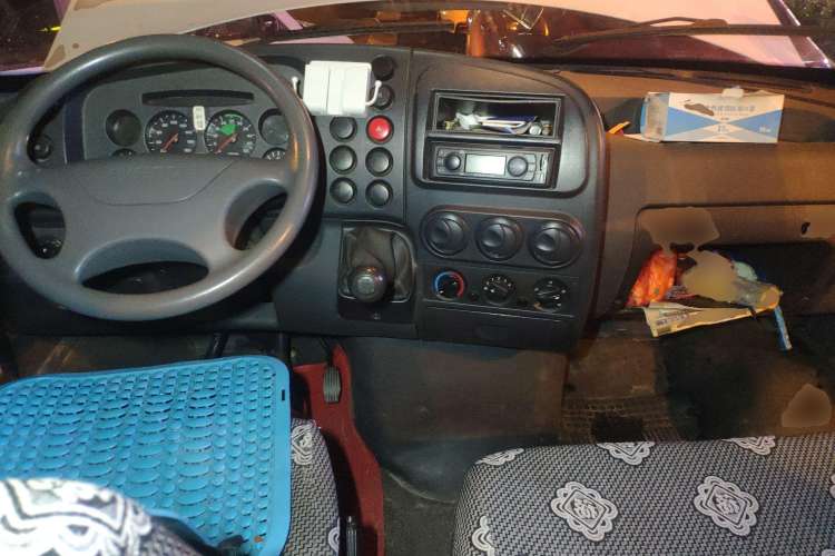 Used Iveco Turin 2009 2.5T-A32 Base Version Center Console