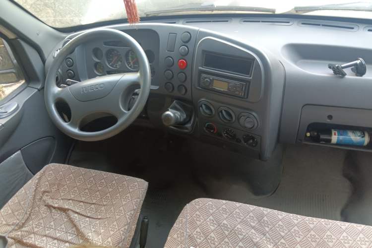 Used Iveco Turin 2009 2.5T-A32 Base Version Center Console