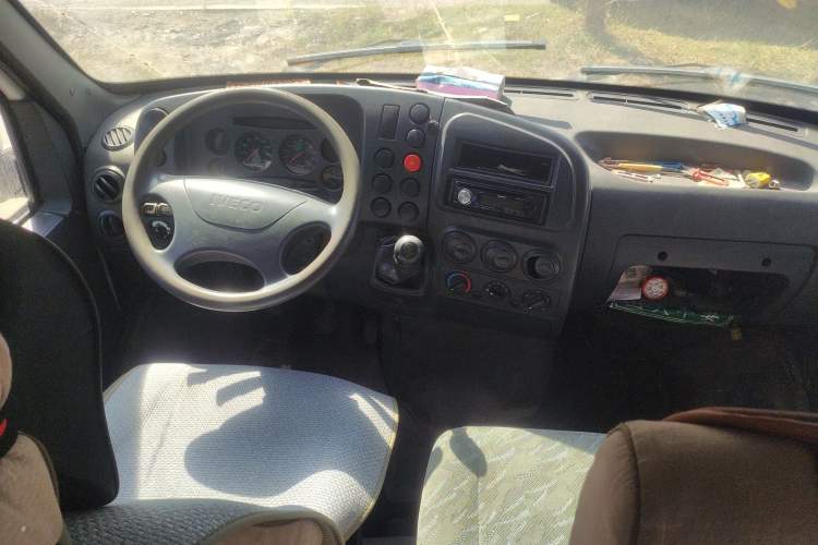 Used Iveco Turin 2009 2.5T-A32 Base Version Center Console