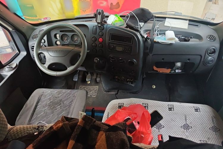 Used Iveco Turin 2009 2.5T-A32 Base Version Center Console
