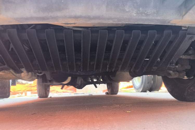 Used Iveco Turin 2009 2.5T-A32 Base Version Chassis Front