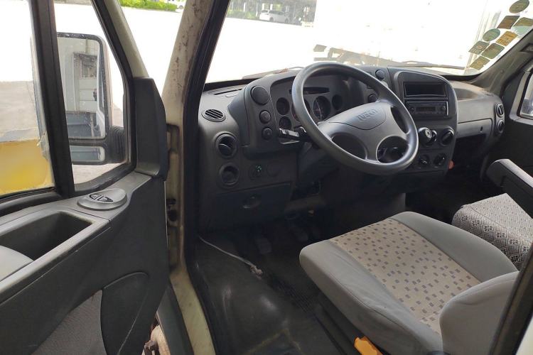Used Iveco Turin 2009 2.8T-V42 Base Version Driver Seat