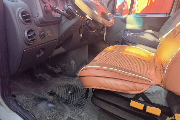 Used Iveco Turin 2009 2.5T-A32 Base Version Driver Seat