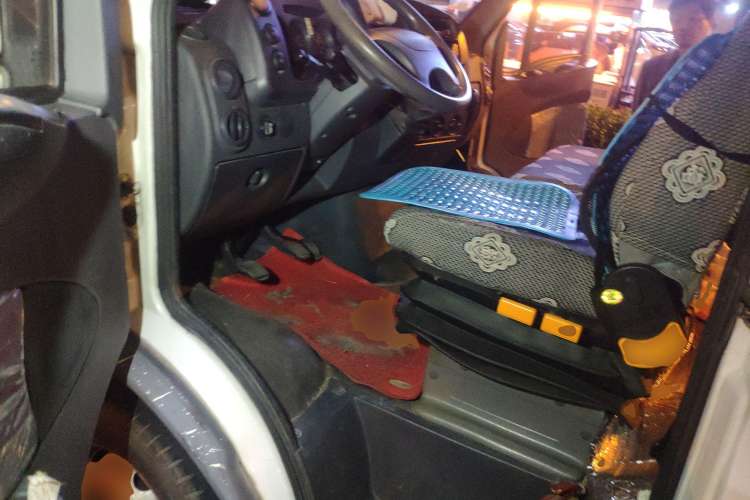 Used Iveco Turin 2009 2.5T-A32 Base Version Driver Seat