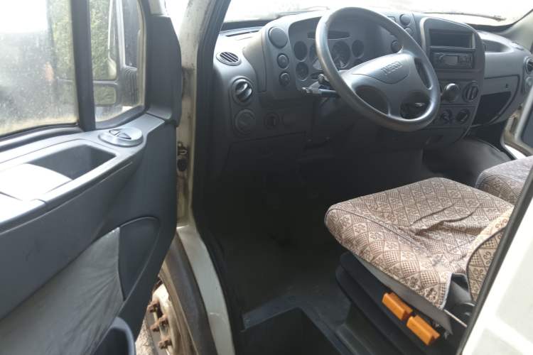 Used Iveco Turin 2009 2.5T-A32 Base Version Driver Seat