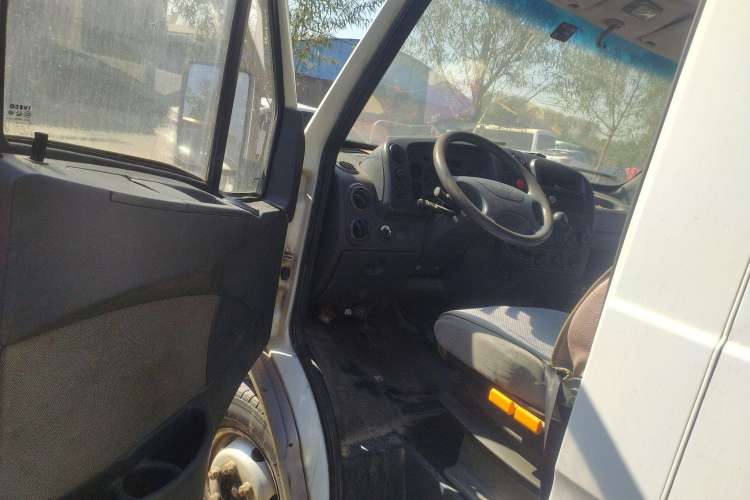 Used Iveco Turin 2009 2.5T-A32 Base Version Driver Seat