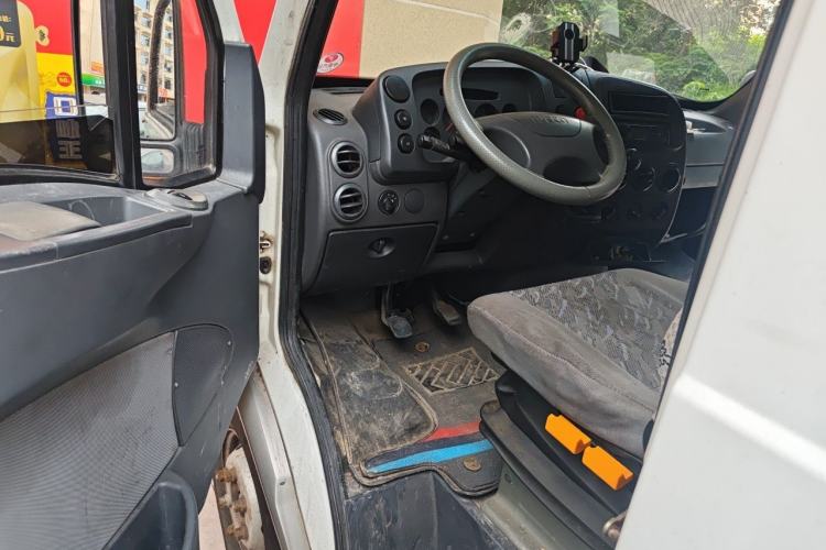 Used Iveco Turin 2009 2.5T-A32 Base Version Driver Seat