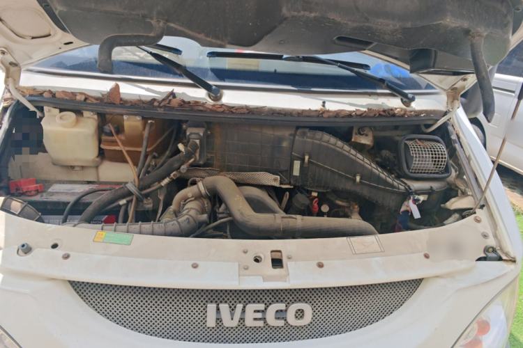 Used Iveco Turin 2009 2.5T-A32 Base Version Engine Bay
