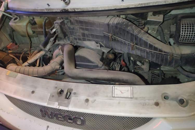 Used Iveco Turin 2009 2.5T-A32 Base Version Engine Bay