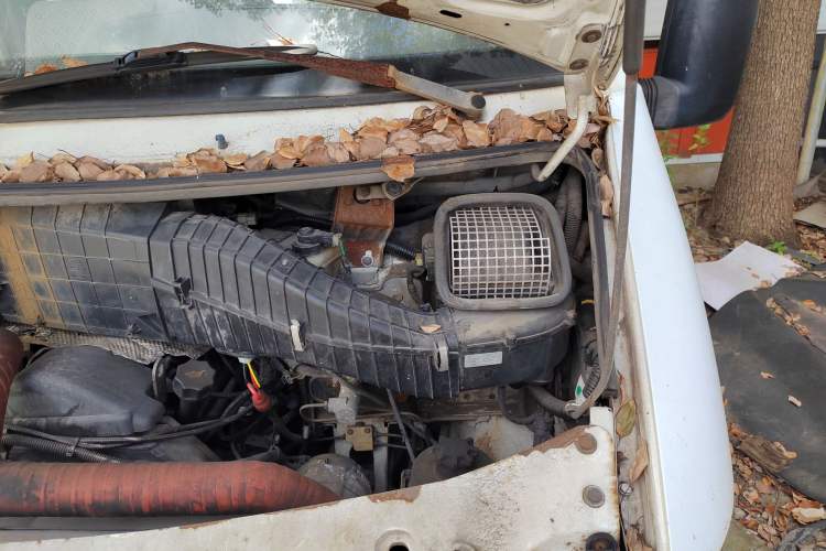 Used Iveco Turin 2009 2.8T-V42 Base Version Engine Bay Left