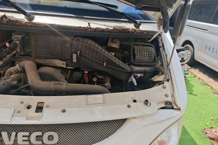 Used Iveco Turin 2009 2.5T-A32 Base Version Engine Bay Left
