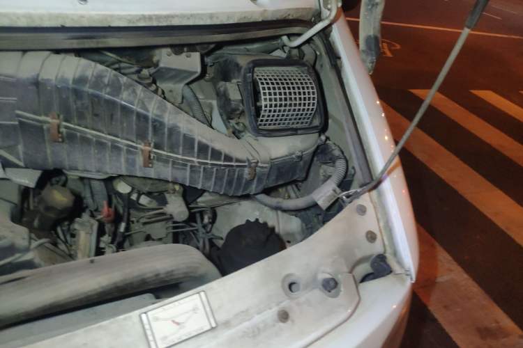 Used Iveco Turin 2009 2.5T-A32 Base Version Engine Bay Left
