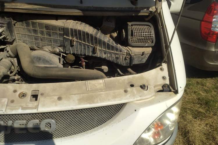 Used Iveco Turin 2009 2.5T-A32 Base Version Engine Bay Left