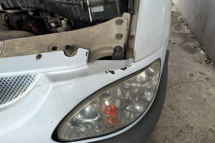 Used Iveco Turin 2009 2.8T-V36 Base Version Engine Bay Left