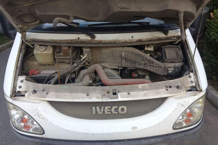 Used Iveco Turin 2009 2.5T-A32 Base Version Engine Bay
