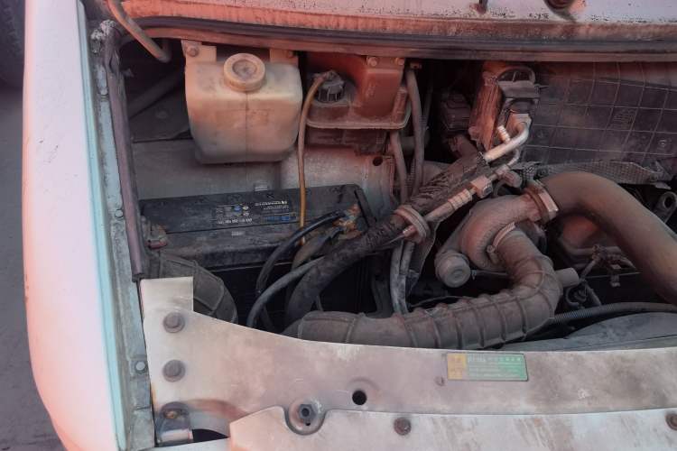 Used Iveco Turin 2009 2.5T-A32 Base Version Engine Bay Right