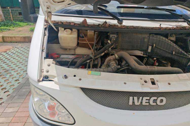Used Iveco Turin 2009 2.5T-A32 Base Version Engine Bay Right