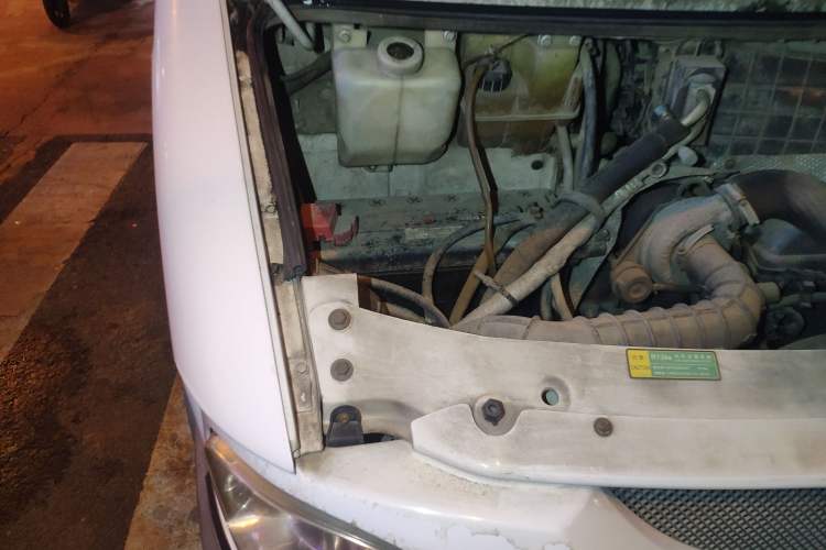 Used Iveco Turin 2009 2.5T-A32 Base Version Engine Bay Right