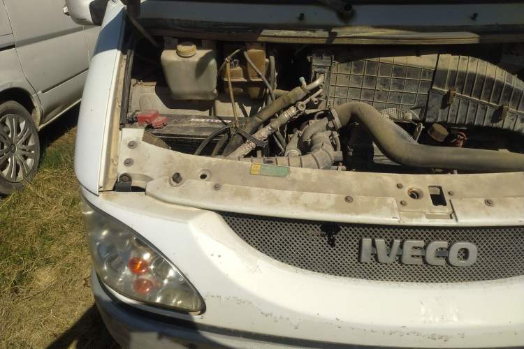 Used Iveco Turin 2009 2.5T-A32 Base Version Engine Bay Right