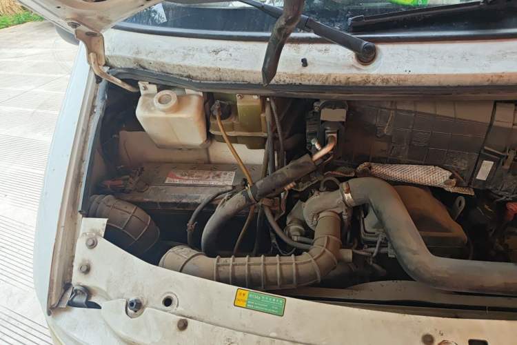 Used Iveco Turin 2009 2.5T-A32 Base Version Engine Bay Right