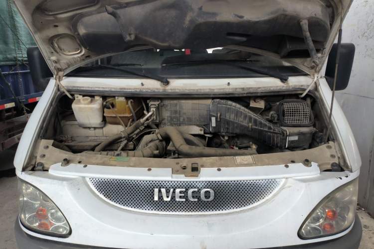 Used Iveco Turin 2009 2.8T-V36 Base Version Engine Bay