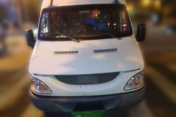 Used Iveco Turin 2009 2.5T-A32 Base Version Front