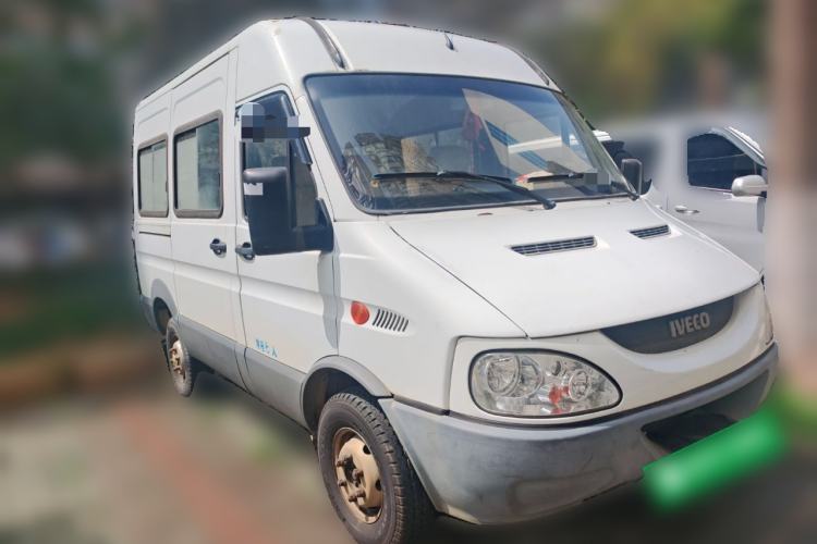 Used Iveco Turin 2009 2.5T-A32 Base Version Front Right 45 Deg