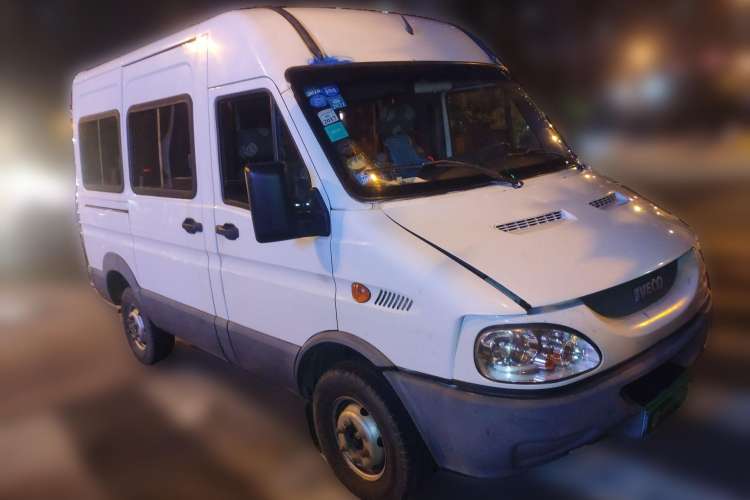 Used Iveco Turin 2009 2.5T-A32 Base Version Front Right 45 Deg