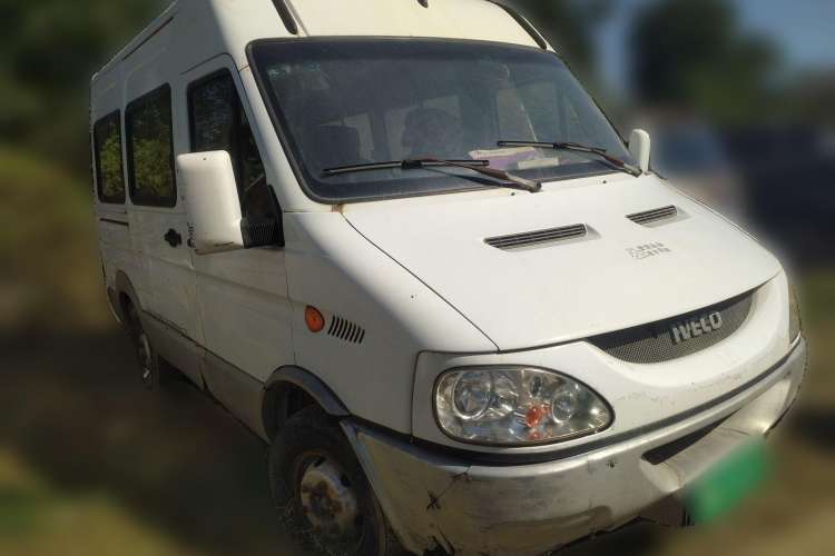 Used Iveco Turin 2009 2.5T-A32 Base Version Front Right 45 Deg
