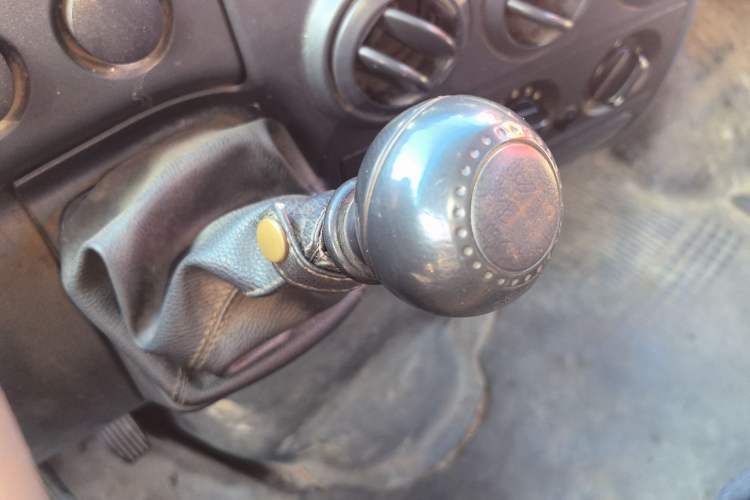 Used Iveco Turin 2009 2.5T-A32 Base Version Gear Lever