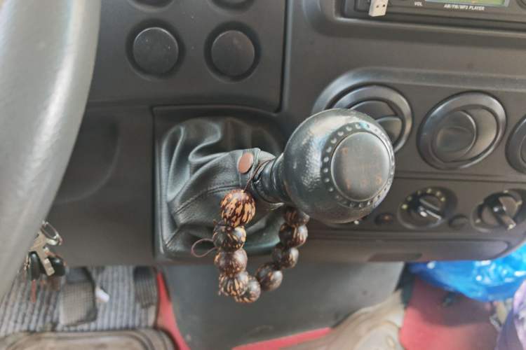 Used Iveco Turin 2009 2.5T-A32 Base Version Gear Lever