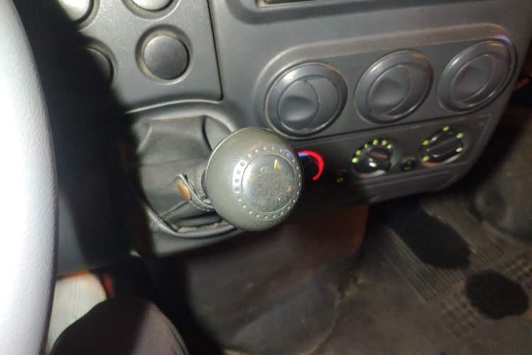 Used Iveco Turin 2009 2.5T-A32 Base Version Gear Lever