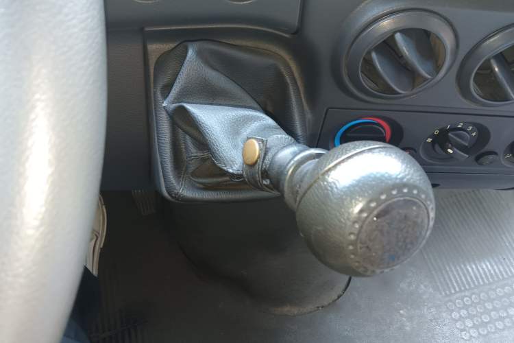 Used Iveco Turin 2009 2.5T-A32 Base Version Gear Lever