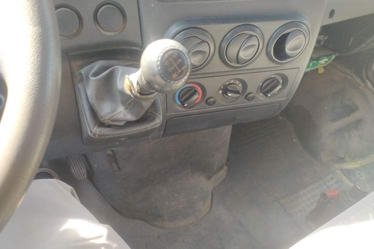 Used Iveco Turin 2009 2.5T-A32 Base Version Gear Lever