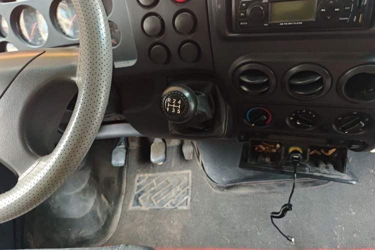 Used Iveco Turin 2009 2.5T-A32 Base Version Gear Lever