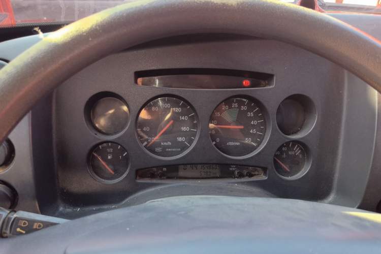 Used Iveco Turin 2009 2.5T-A32 Base Version Instrument Cluster